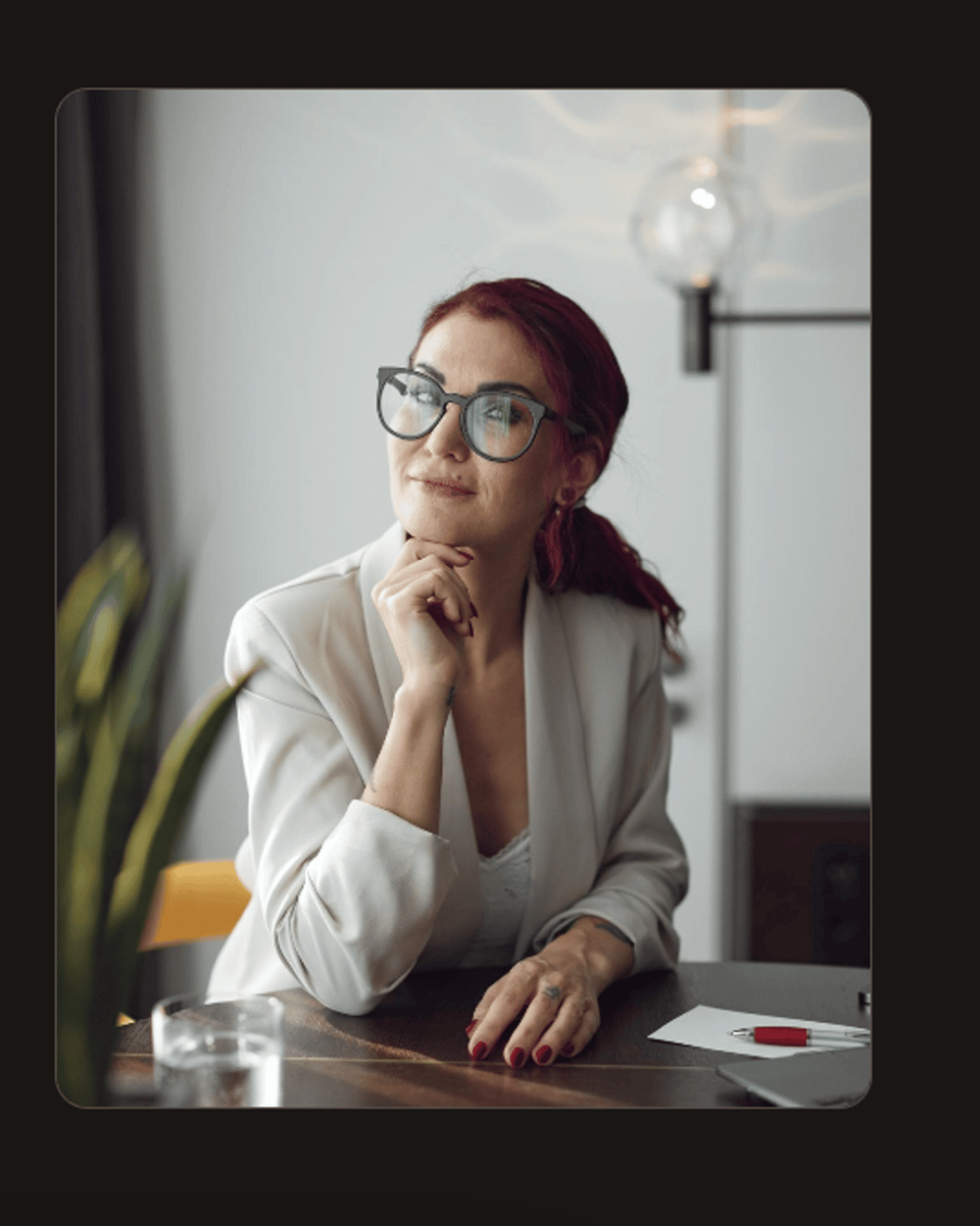 Sara Pavo, Pigmentiererin und Ausbilderin für Permanent Make-up, bei der Arbeit im Studio