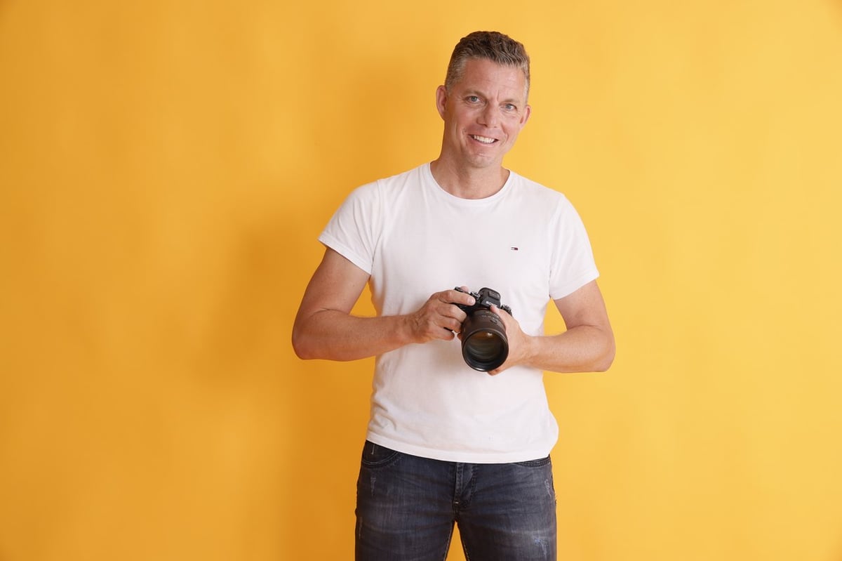Bewerbungsfotos Zürich – Shooting im Fotostudio Uster, entspannte Situation vor der Kamera