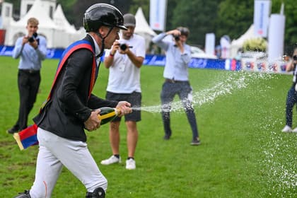 Siegerehrung mit Champagnerdusche beim Oldenburger Landesturnier