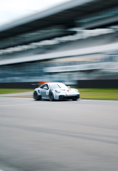 Porsche auf der Rennstrecke in Spa