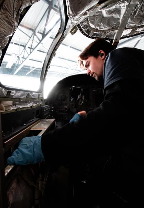Avionik-Arbeit im Hangar von Atlas Air Service