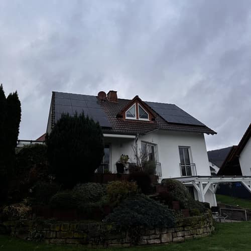 Einfamilienhaus mit Garten und Solaranlage