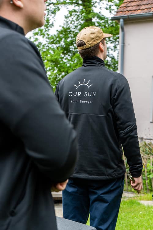 Arbeitsjacke mit dem Logo von OurSun Solar
