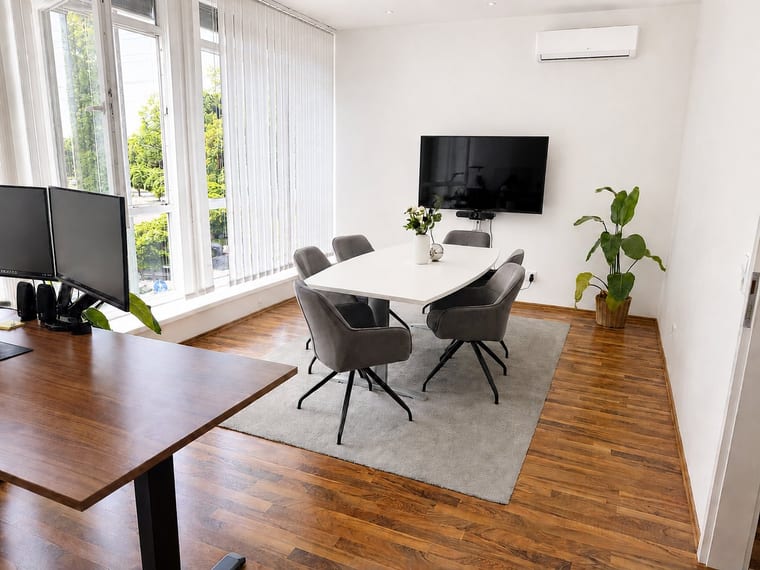 BaufiV-Büro: Besprechungstisch