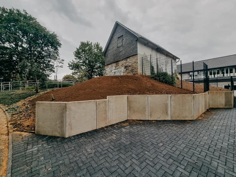 Baustelle mit vorbereitetem Baugrund