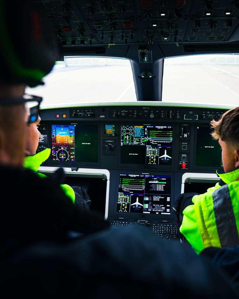 Blick ins Cockpit während der Wartung bei Atlas Air Service
