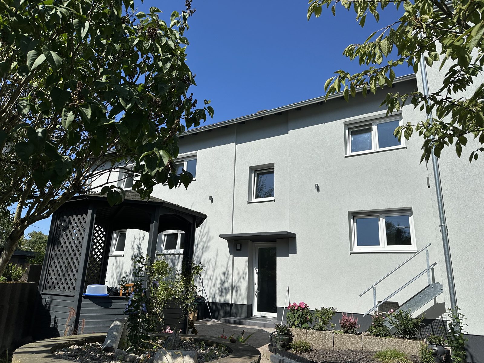 Mehrfamilienhaus mit 3 Wohneinheiten in Karlsruhe – Sanierungsfahrplan, Fenster und Fassade