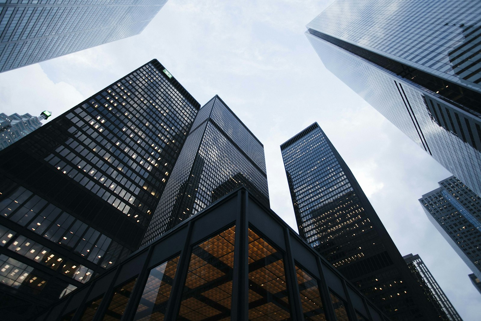 Office building and parking area suited to workplace EV charging