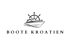 Schwarzes Logo mit Schiffssteuerrad über einem Boot und dem Text "BOOTE KROATIEN" auf dunkelgrünem Hintergrund.