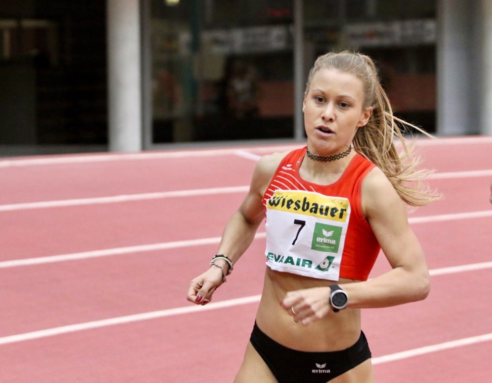 Julia Mayer im 3.000-Meter-Rennen der Hallen-Staatsmeisterschaften 2020 in Linz