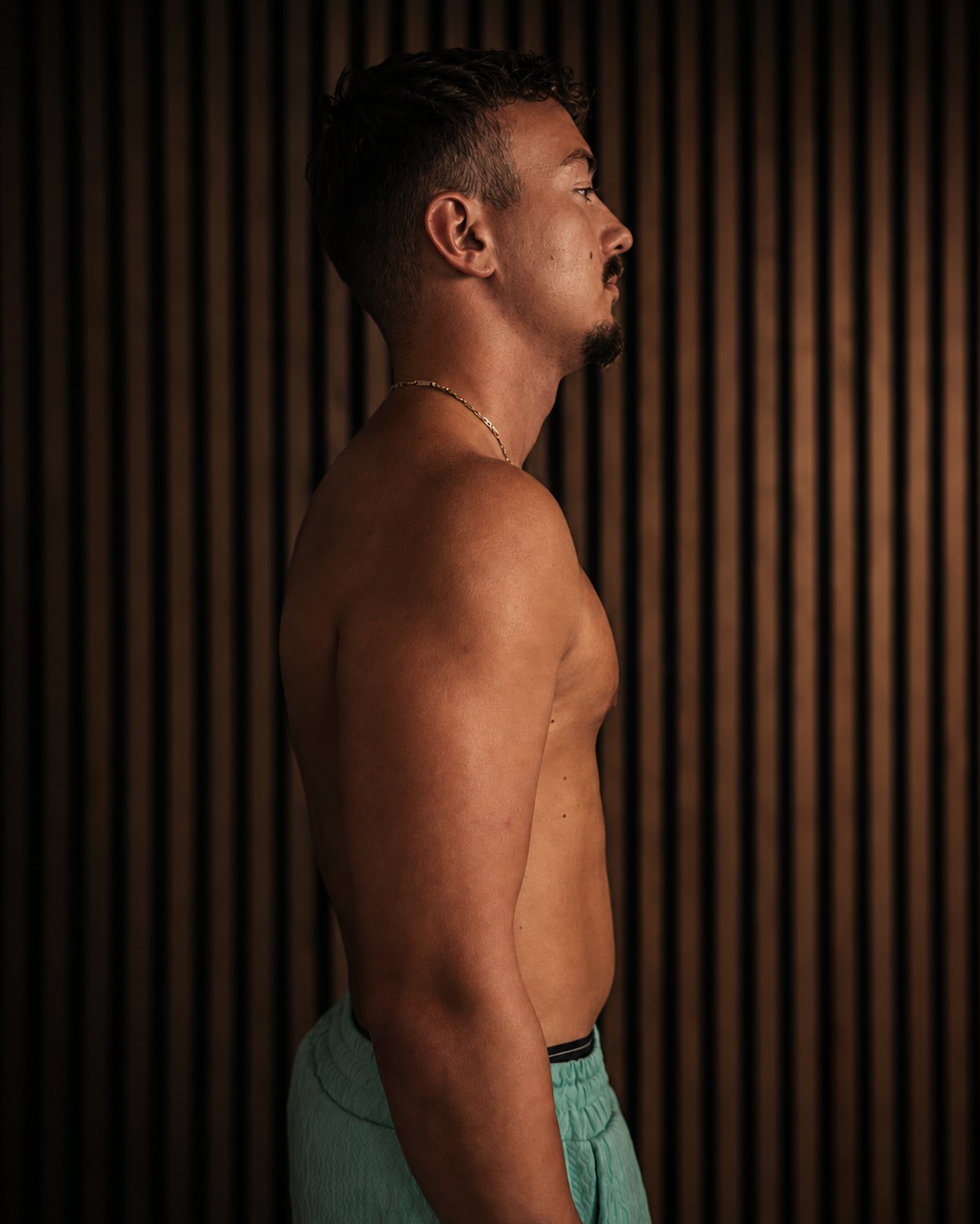 Körperpartie einer Kundin vor und nach einer Body-&-Shape-Behandlungsreihe bei SWON