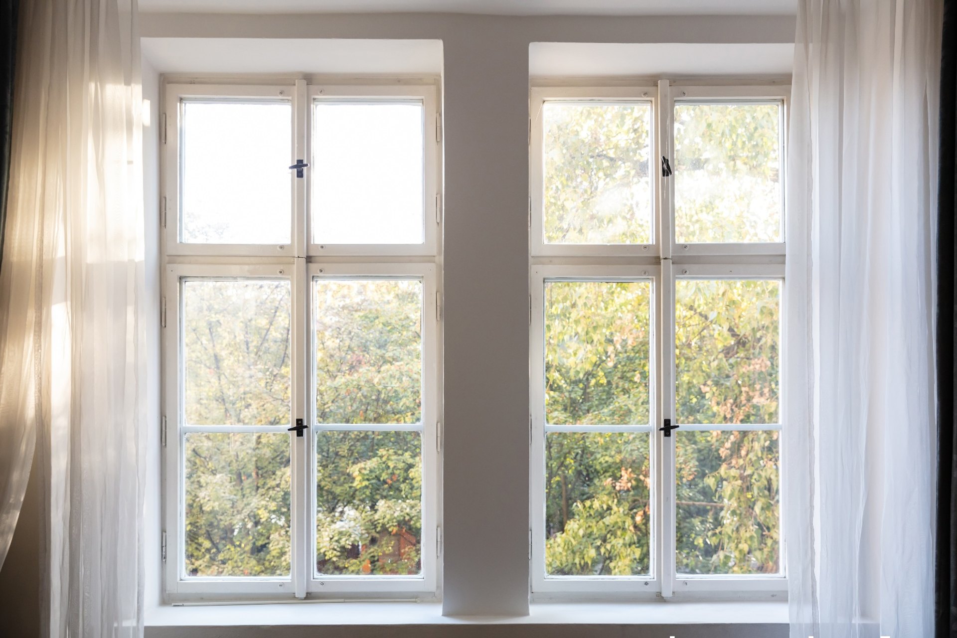 Why Won’t My Home Windows Stay Open?