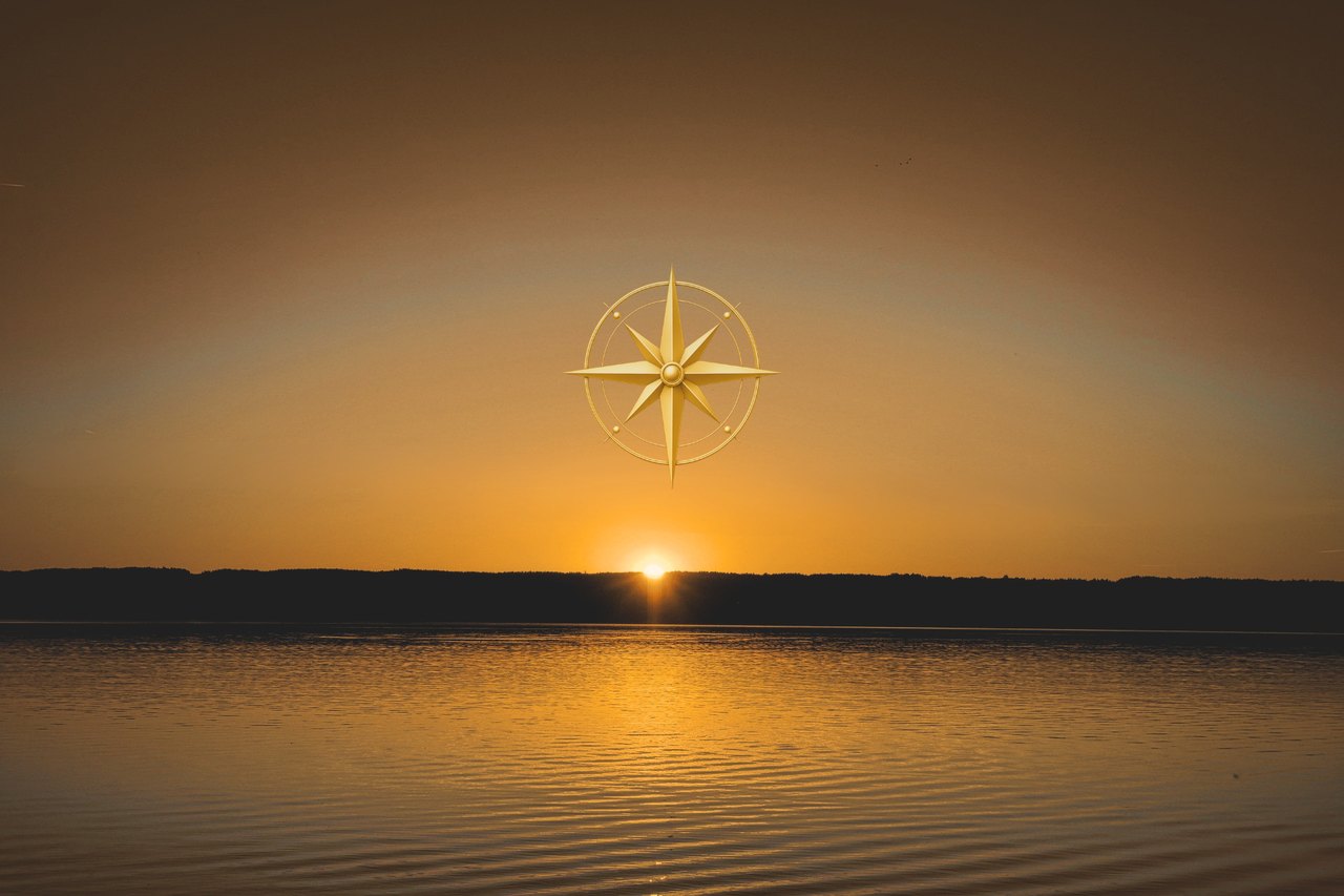 Sonnenaufgang über dem Starnberger See in warmem Orange