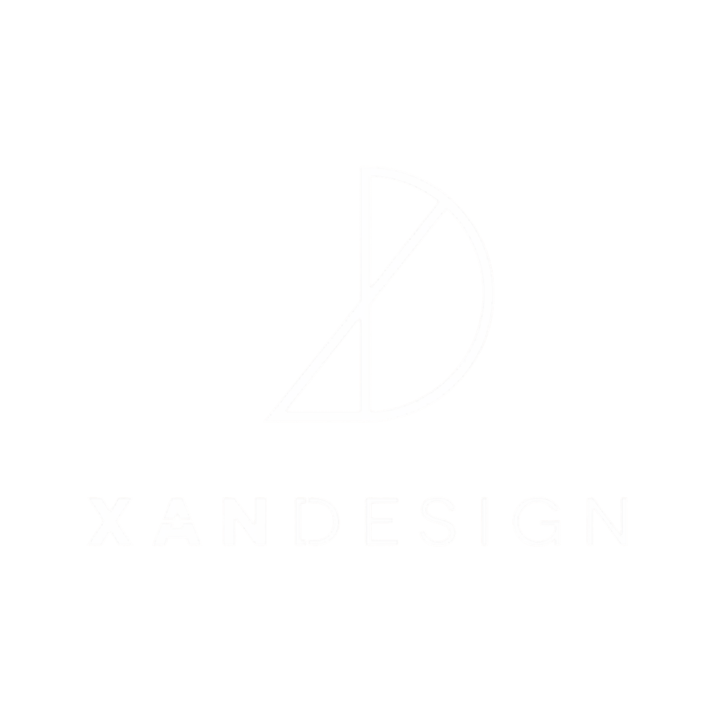 XAN Design Logo: Schwarzer Schriftzug "XANDESIGN" unter einem stilisierten Halbmond-Symbol.