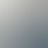 Ein lächelnder Mann im Hemd telefoniert mit einem potenziellen Kunden für Büroreinigung in der Region Wolfsburg und Braunschweig. Er ist von der Seite zu sehen und sitzt an einem Schreibtisch in einem modernen Büro.