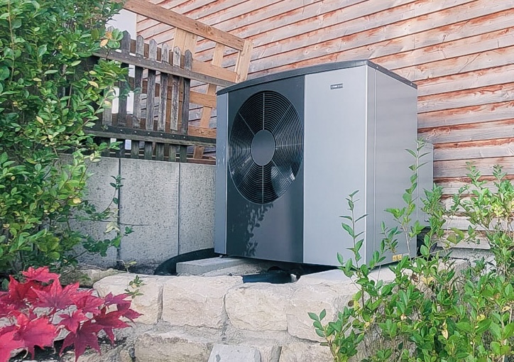 Wärmepumpe von Nibe an einem Wohnhaus