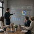 Ein Mann präsentiert einer Gruppe in einem Meeting ein digitales Dashboard mit Liniendiagramm und Datenanalysen an einer Wand.
