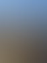 Moderner Dachausbau mit Holzverkleidung, Zink-Dachrinne und einer Glas-Balkontür unter blauem Himmel.