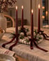 Selbst gegossener Adventskranz im Kugel-Look mit vier gerippten Kerzen