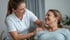 Physiotherapeutin mit Patientin