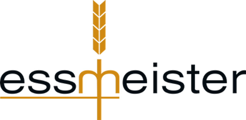 "Essmeister" Logo mit dunkelblauem Text und gelbem Weizenkorn als Buchstabe "m".
