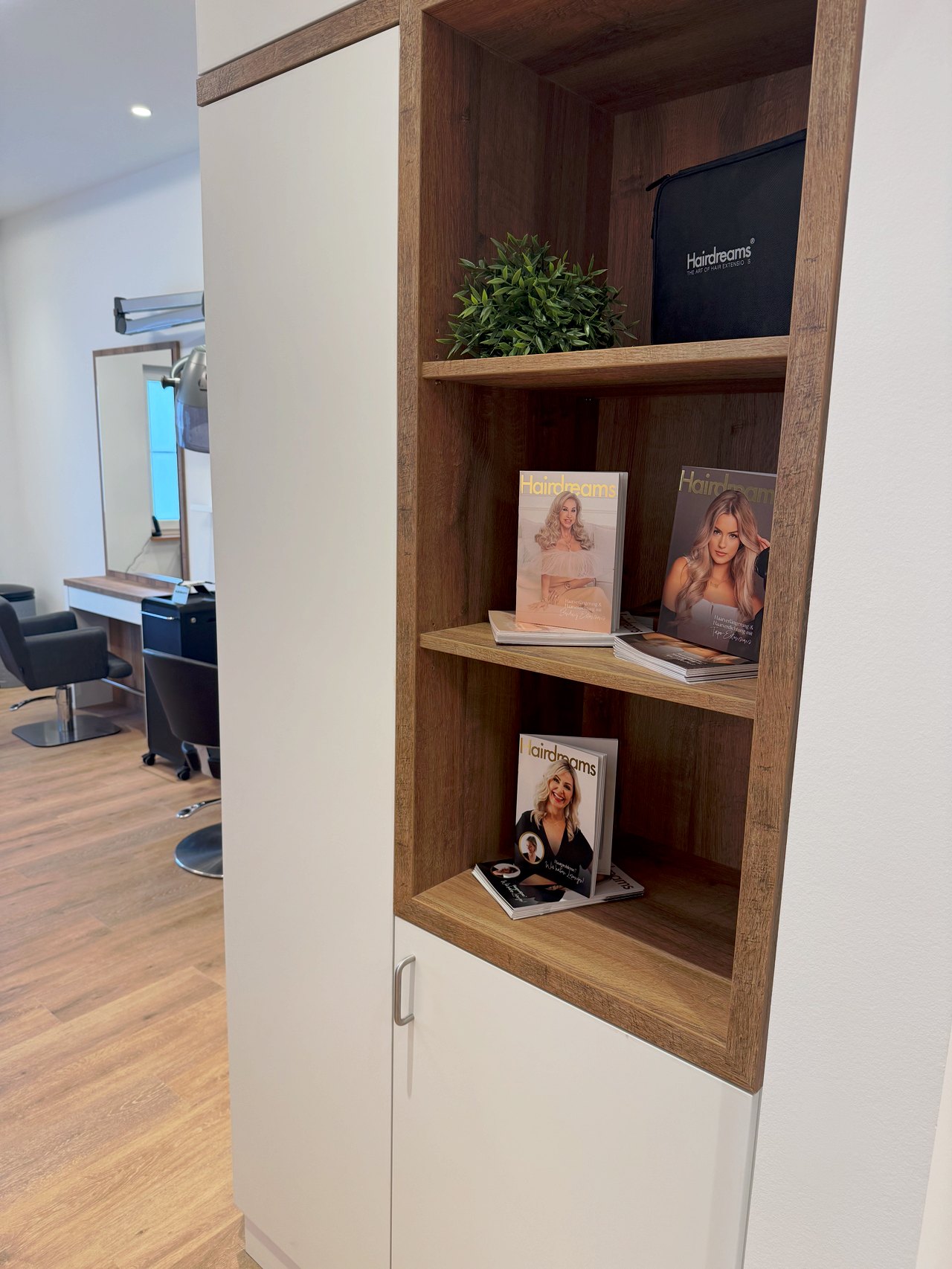 Separates Zweithaarstudio bei Julia Schleyer Friseure in Buchbrunn