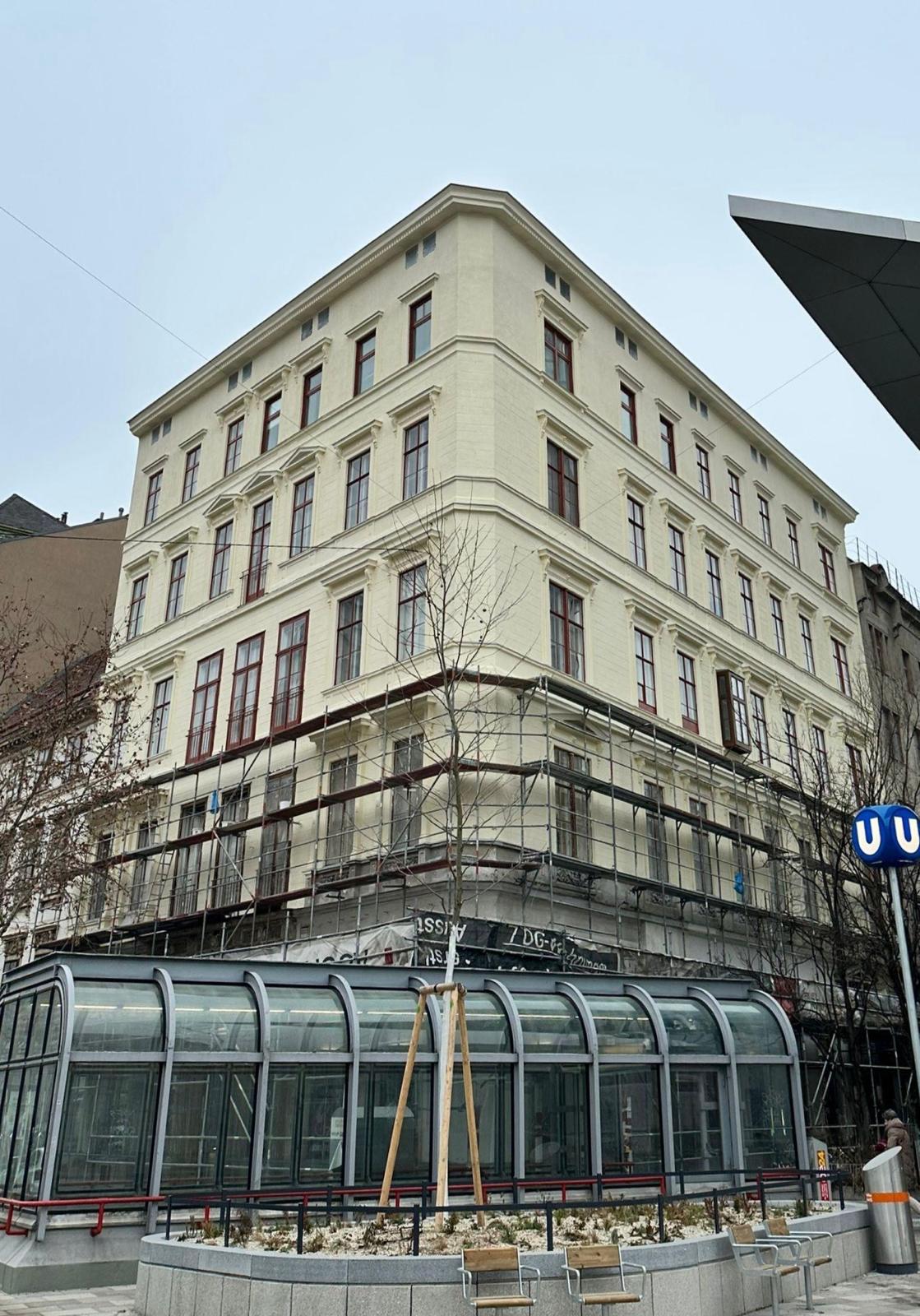 Aus einer verwahrlosten Fassade haben wir eine elegante Fassade geschaffen Bild 2
