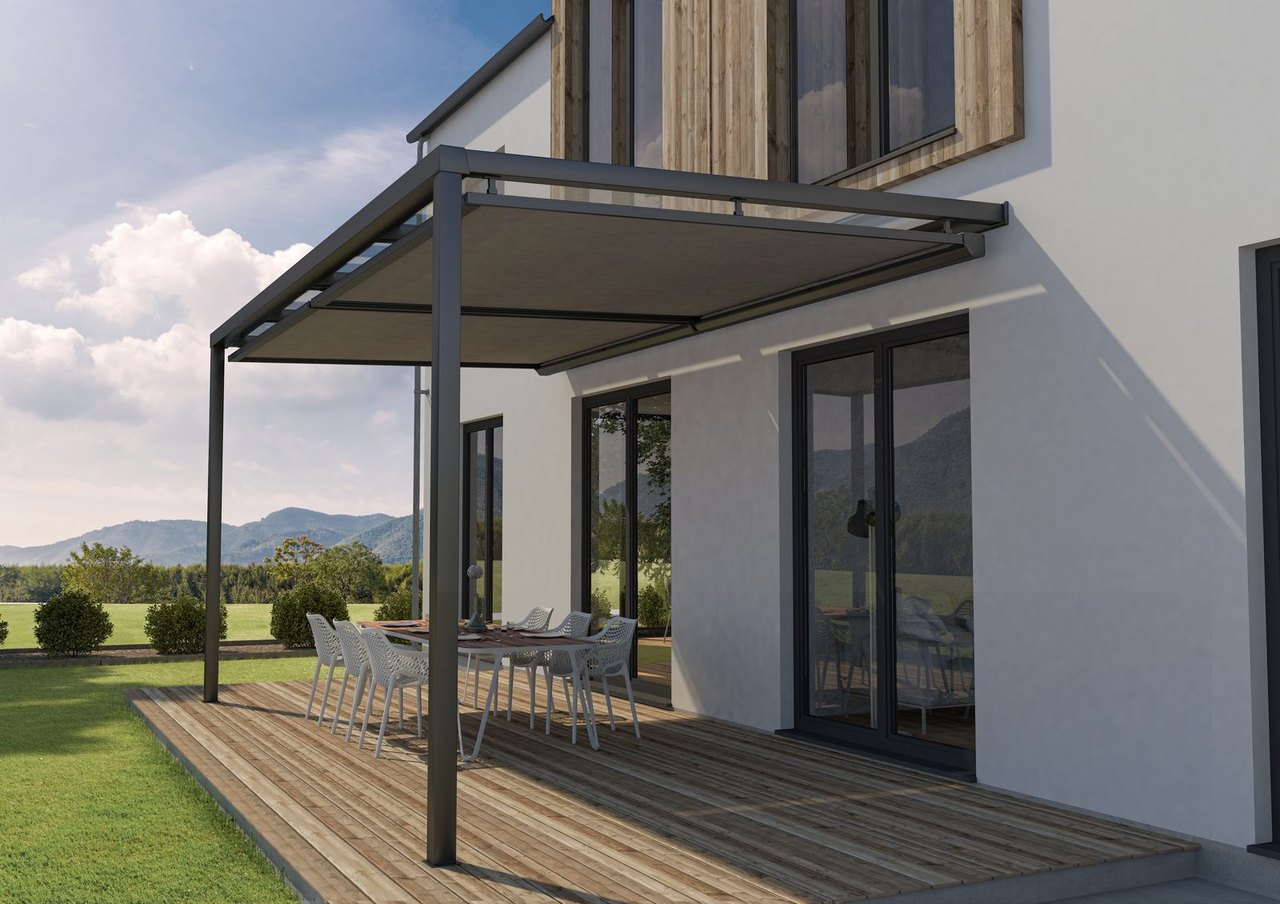 Unterglasmarkise unter dem Terrassendach montiert