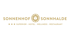 Goldenes Logo des Sonnenhof Sonnhalde Hotels mit drei Sternen, Superior Hotel, Wellness, Restaurant.