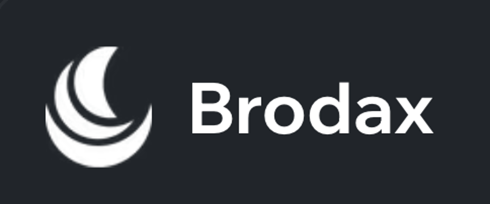 Brodax-Logo: weiße Wellenlinien und der Schriftzug „Brodax“ auf dunklem Hintergrund.
