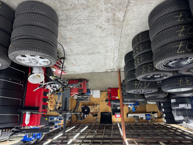 Diagnosegerät am Auto