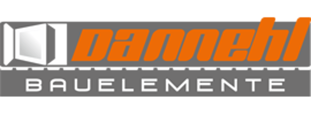 Logo mit weißem Fenster-Symbol, orangefarbenem Text "Dannehl" und weißem Text "Bauelemente" auf grauem Hintergrund.