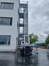 Umzug Aargau: Außenaufzug am Gewerbeobjekt – schneller, materialscho­nender Transport direkt ans Treppenhauspodest | Zenith Umzüge