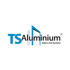 TS Aluminium Logo mit grauem und blauem Schriftzug auf dunkelgrünem Hintergrund.