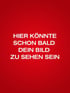 Roter Hintergrund mit weißem Text: "HIER KÖNNTE SCHON BALD DEIN BILD ZU SEHEN SEIN".