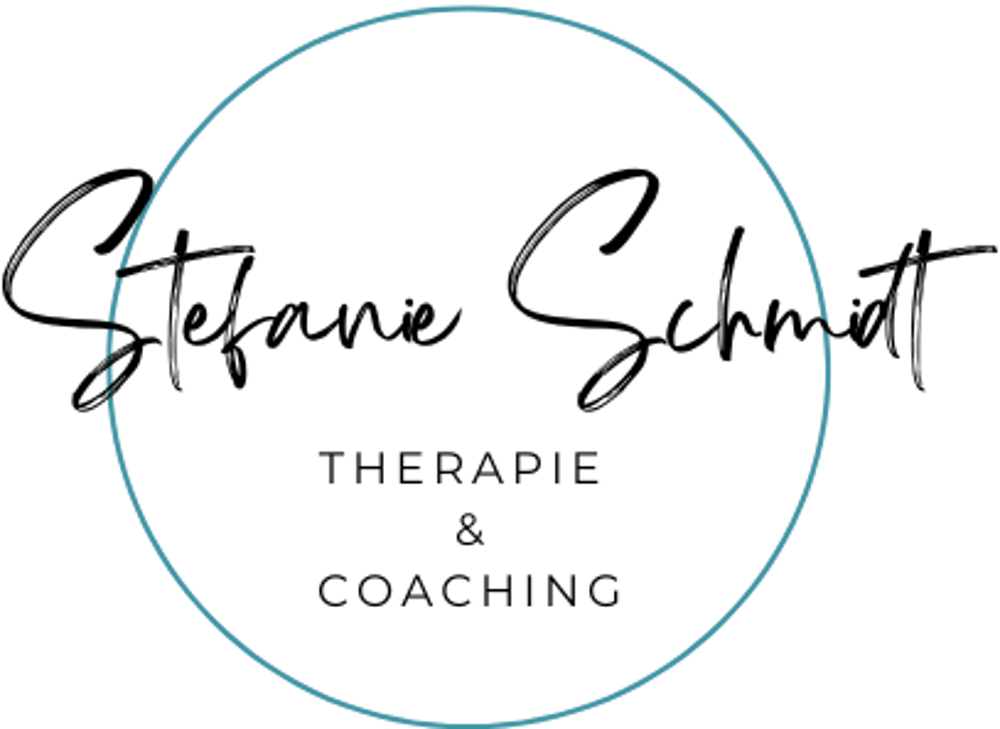 Logo: Stefanie Schmitt, Therapie & Coaching in schwarzer Schrift auf dunkelgrünem Hintergrund, umrahmt von einem blauen Kreis.
