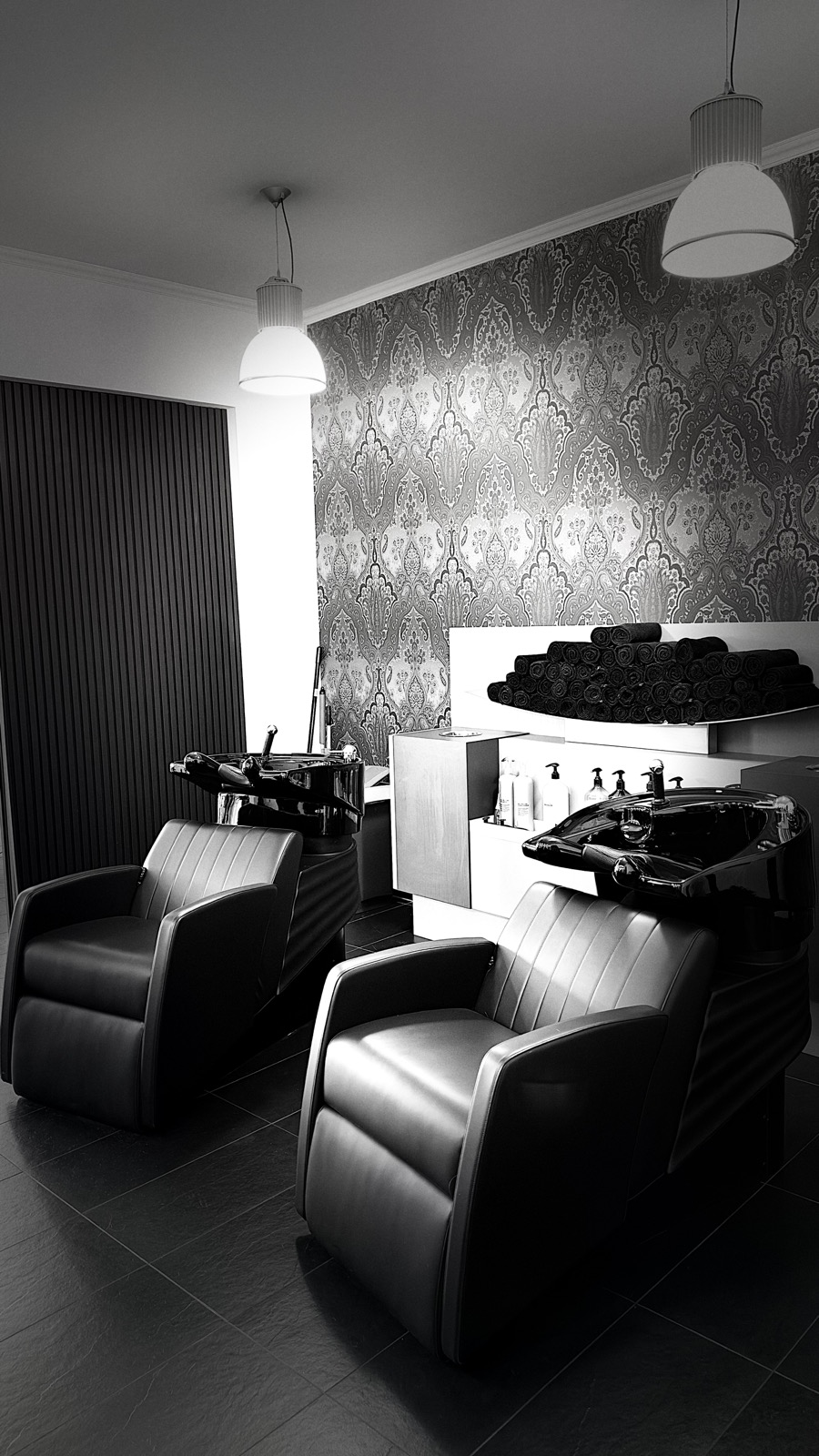 Die beiden Waschplätze im aufdermauer Salon in Duisburg-Rumeln