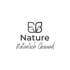 Graues Logo mit zwei Blättern und dem Text "Nature" und "Natürlich Gesund".
