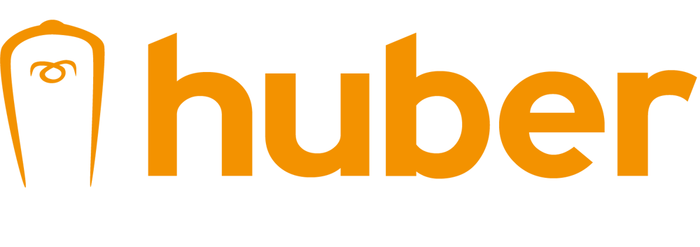 Logo von Huber Elektrotechnik mit einer Glühbirne und orangefarbener Schrift auf grünem Hintergrund.