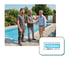 Bild Handschlag mit Kunden vor Pool