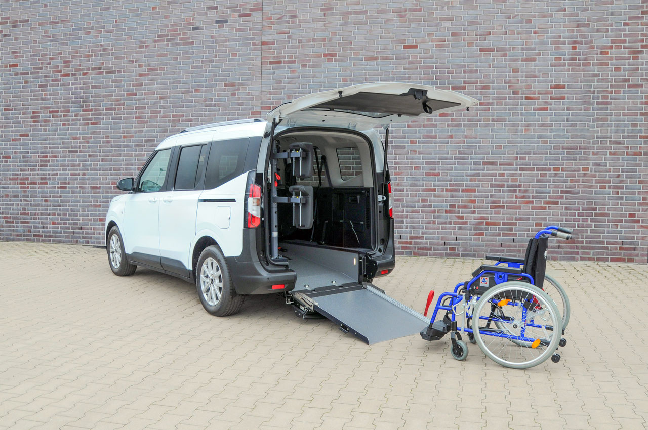 Courier mit Heckausschnitt – Bild 1