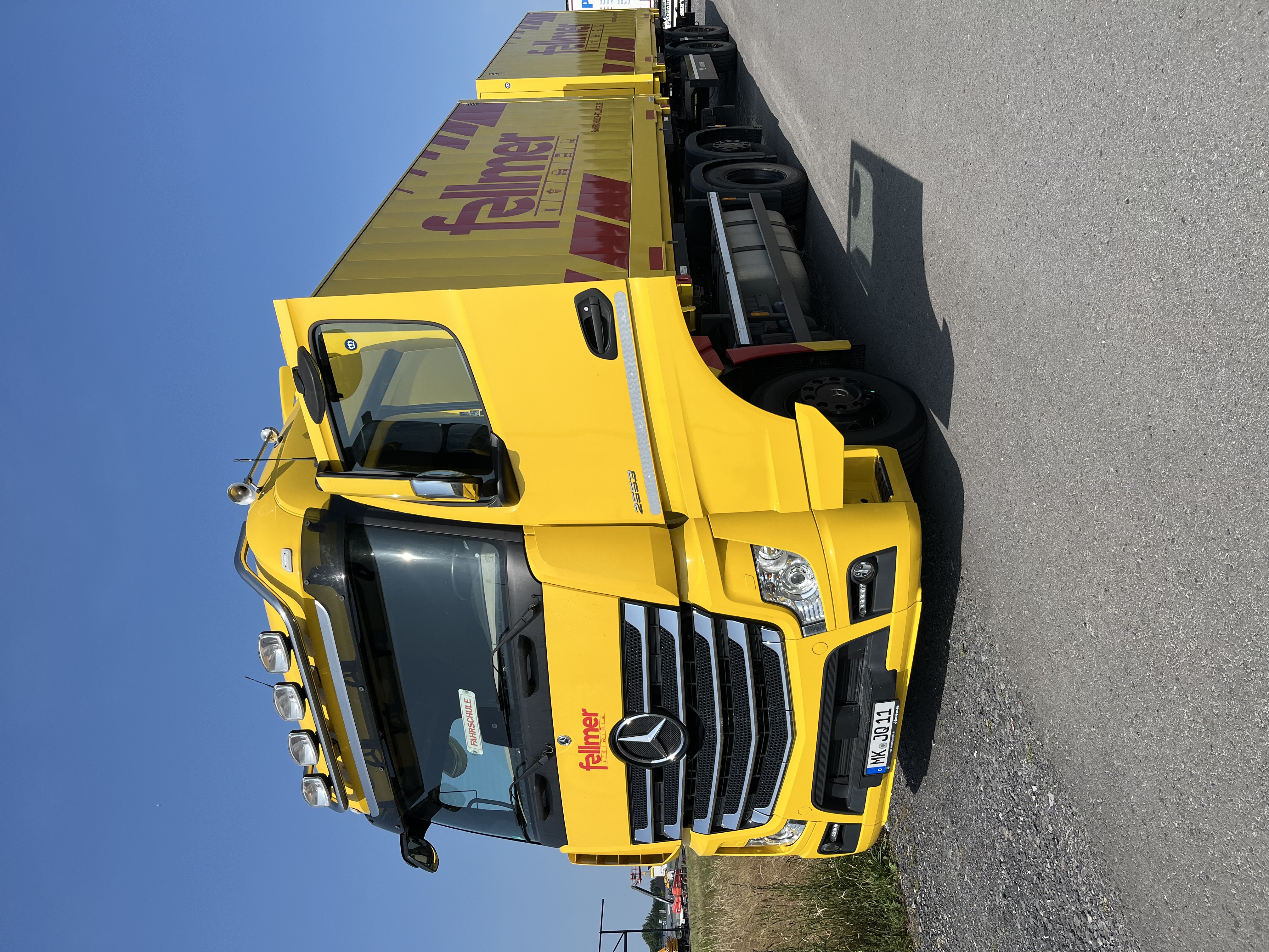 Ausbildungs-LKW der Fahrschule Fellmer