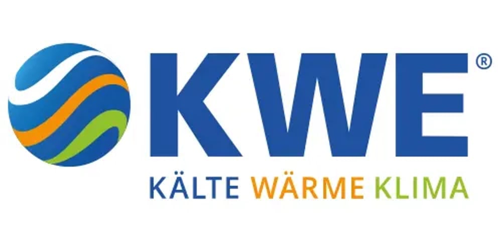 Logo KWE Kälte Wärme Klima mit blauem Kreis und geschwungenen Linien in Weiß, Orange und Grün.