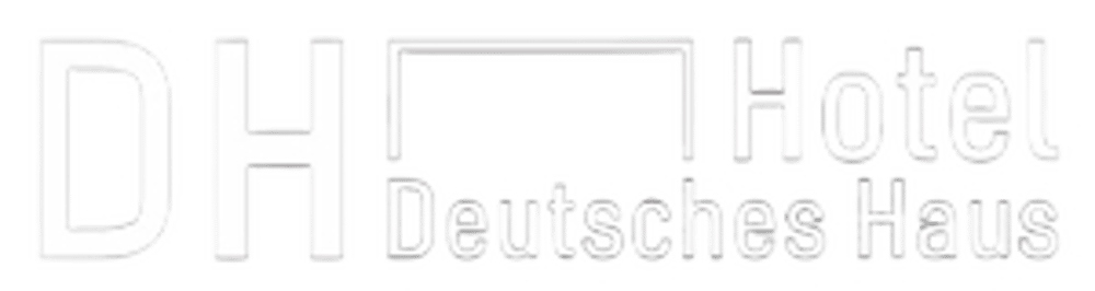 Hotel Deutsches Haus Logo mit weißem Text auf dunkelgrünem Hintergrund.
