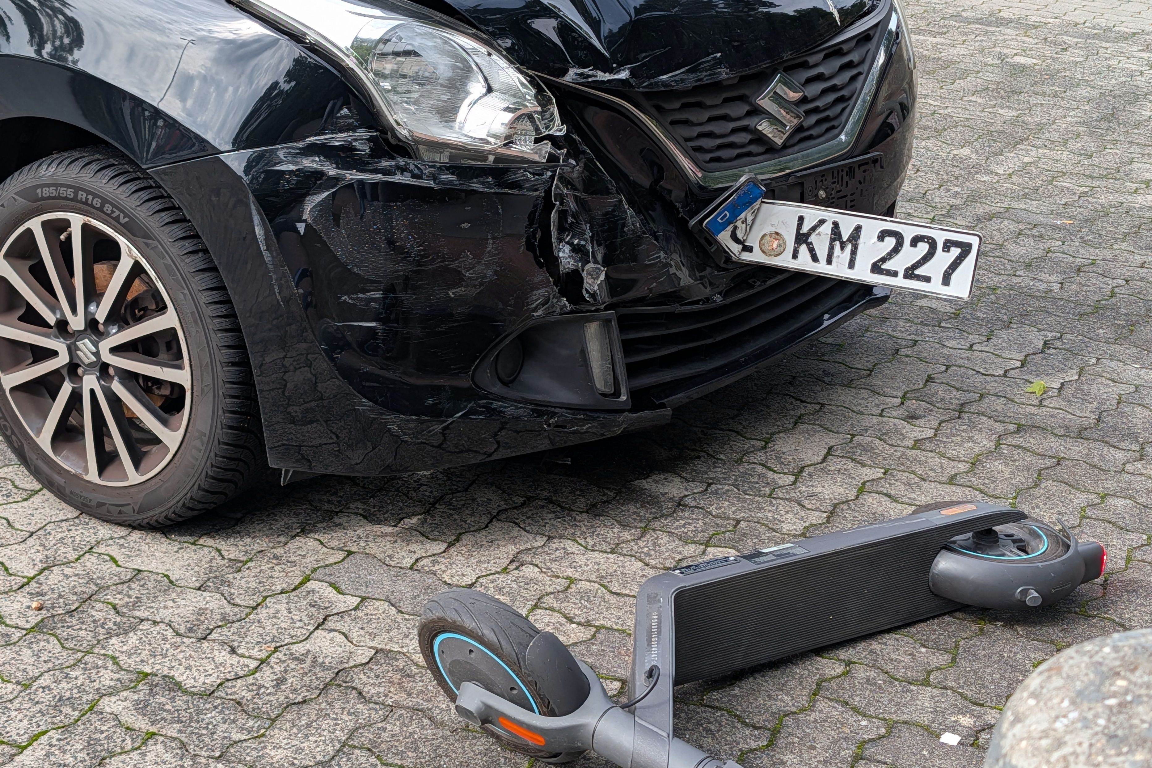 Detailaufnahme eines Unfallschadens während der Begutachtung im Ortenaukreis