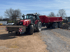 Massey Ferguson 8450 Traktor mit Erdmulde transportiert Erdaushub einer Baugrube ab