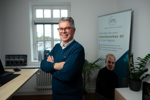 Social Media Taktiken für Handwerksbetriebe – echtes Team bei der Arbeit