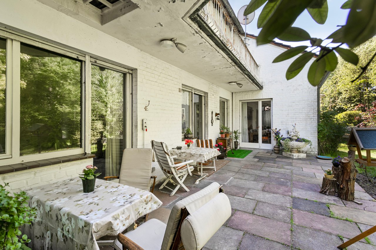 Überdachte Terrasse zum Garten