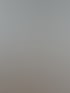 Wohnbereich mit Panoramafenster, Wände hell und gleichmäßig bis an Rahmen und Steckdosen gestrichen.