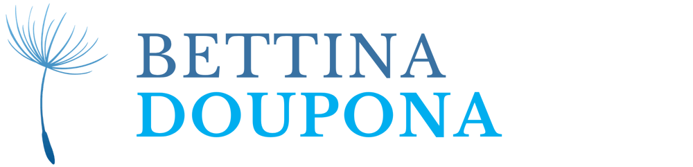 Logo mit blauem Ornament und dem Text "BETTINA DOUPONA" in Großbuchstaben.